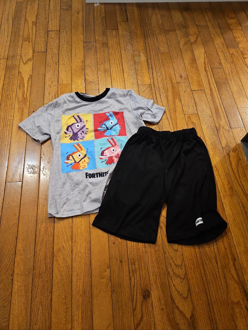 Fortnite Pajamas Loot Llama Boys Short Sleeve Shirt  PJs Size Large 10/12